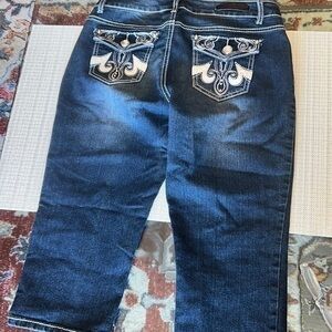 Like new jeans n excellent condition capris size6